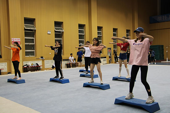 参加第四届省大运会的西北师大代表团首批运动员入驻“大运村”